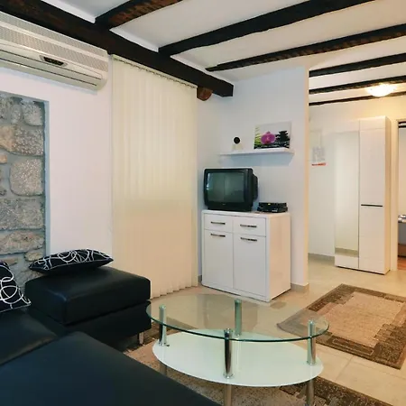 2 Bedroom In * Lovran